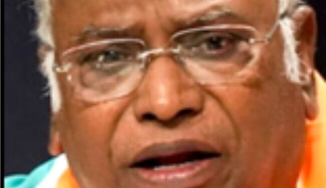 مودی حکومت ملک کے اسٹریٹجک اور قومی مفادات کو نظر انداز کر رہی ہے: کھڑگے