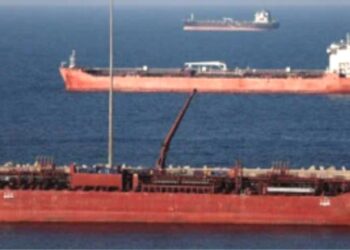 ایران نے آبنائے ہرمز میں بارودی سرنگیں بچھا دیں: روئٹرز