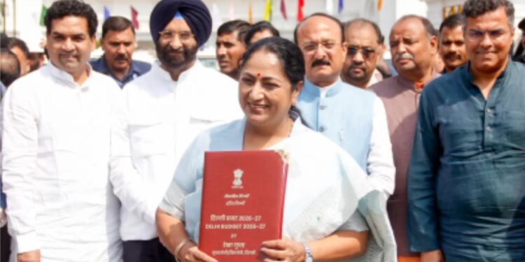 دہلی حکومت نے  1,03,700کروڑ روپے کا بجٹ پیش کیا