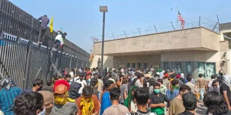 ایران پر حملے کے خلاف کراچی میں شدید احتجاج