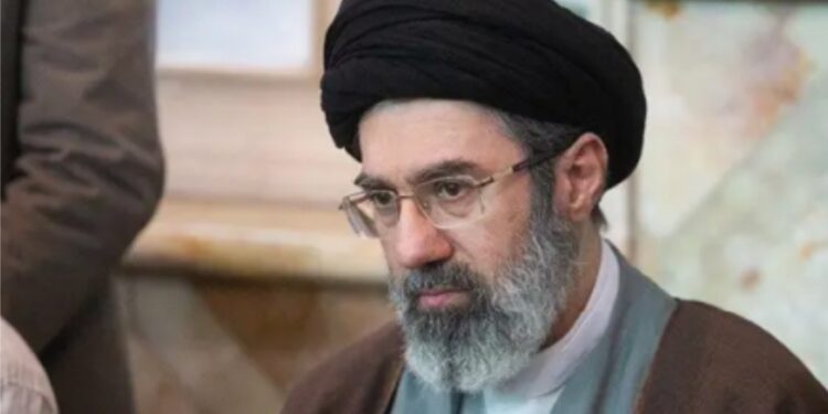 ایران کے نئے سپریم لیڈر مجتبیٰ خامنہ ای دنیا کی توجہ کا مرکز