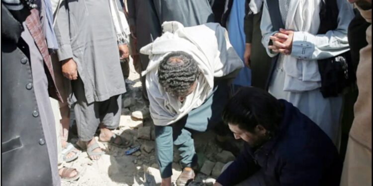 پاکستان کا افغانستان پر فوجی حملہ،400 افراد ہلاک،انسانیت شرمسار