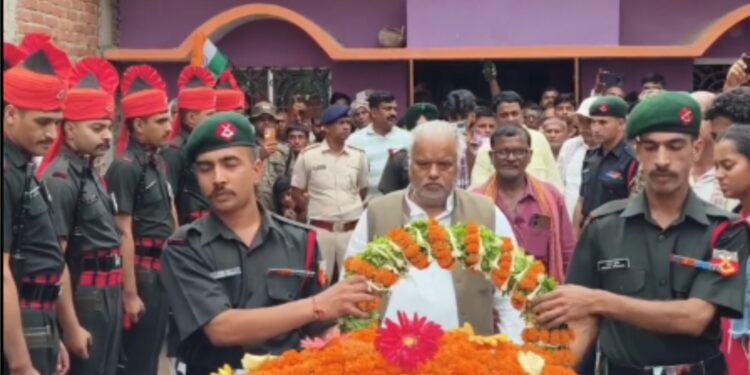 آرمی کے جے سی او سمن کمار سنگھ کا انتقال،گاؤں میں سوگ،پورے اعزاز کے ساتھ آخری رسومات