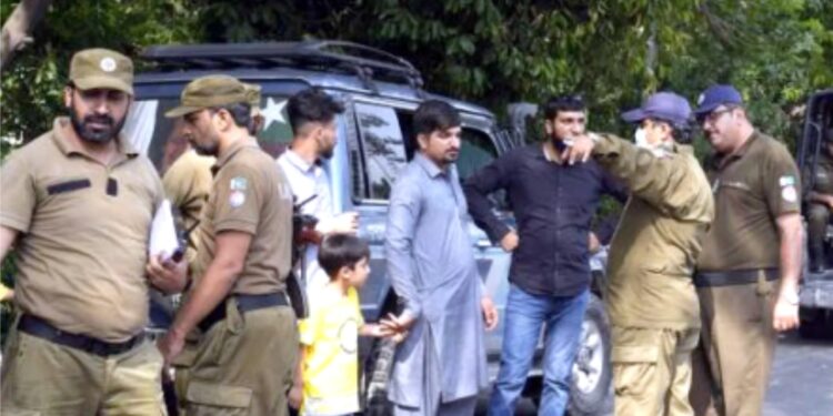 پنجاب کے جونیئر افسر کی آئی جی پی نامزد گی سے پاکستان کے زیر انتظام کشمیر میں کشیدگی بڑھی