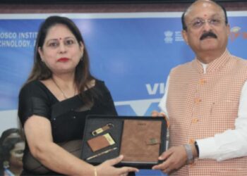 قوم صرف حکومت سے نہیں بلکہ نوجوانوں کے عزم کوششوں اور ذمہ داری سے بنتی ہے –