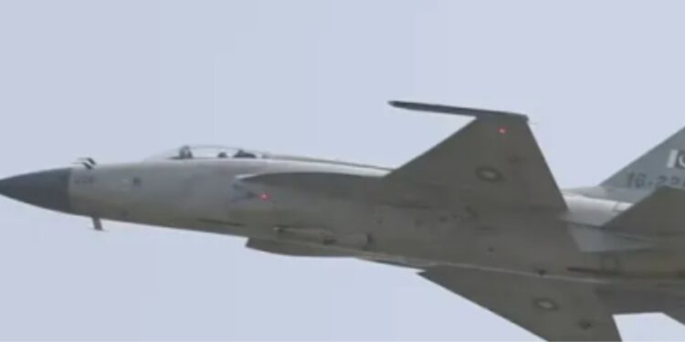 کینیڈا نے تل ابیب سے عملے کو واپس بلا لیا اور اپنے شہریوں سے ایران سے نکلنے کا انتباہ