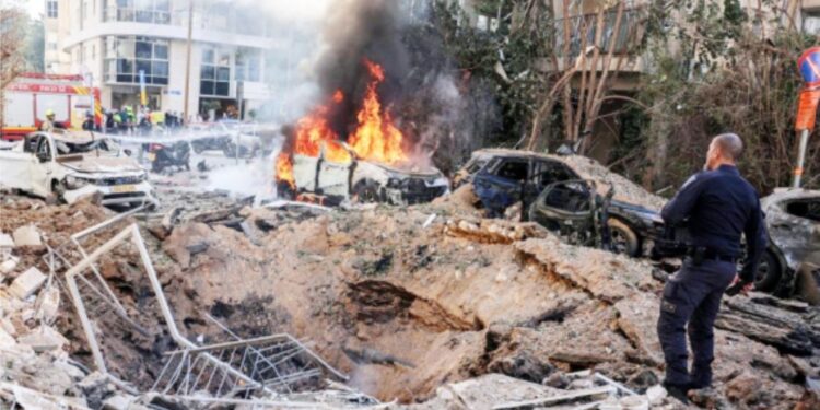 صوبہ گیلان میں امریکی و اسرائیلی بمباری، شیراز دھماکوں سے گونج اٹھا