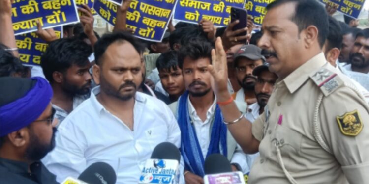 نالندہ میں دلت لڑکی کے ساتھ اجتماعی عصمت دری پر تھانہ کا گھیراؤ،مجرموں کی گرفتاری کا مطالبہ