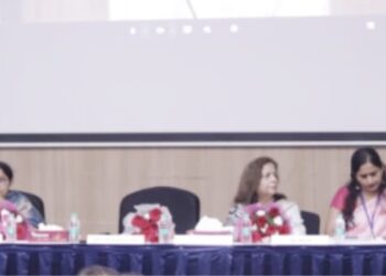 سیاسی میدانوں میں خواتین کی شرکت ناگزیر ہے