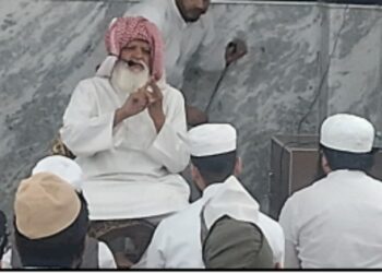سابق استاذ حدیث مولانا بلال اصغرؒ کے صاحبزادہ وپوتے نے تراویح میں قرآن مکمل کیا
