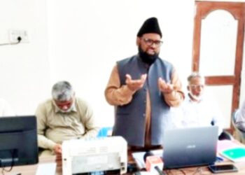 ایس آئی آر ہیلپ ڈیسک سینٹر کا امیر حلقہ جماعت اسلامی ہند مہاراشٹر کے  ہاتھوں افتتاح، ووٹر لسٹ کی نظرِ ثانی کے لیے عوام سے بیدار رہنے کی اپیل