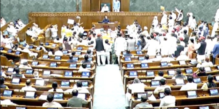 لوک سبھا میں مشرقِ وسطیٰ کا بحران پر بحث کے مطالبہ ،ہنگامہ