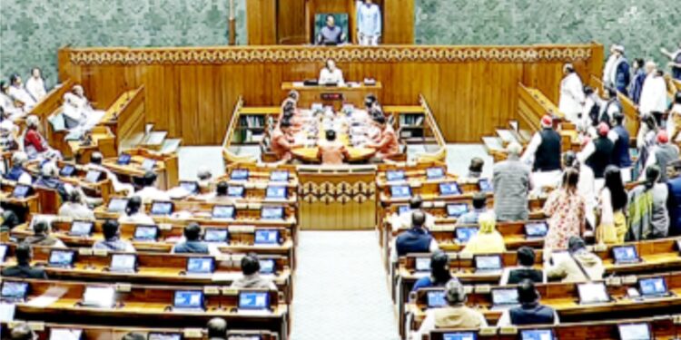 رسوئی گیس پر لوک سبھا میں ہنگامہ، تین بار کارروائی ملتوی