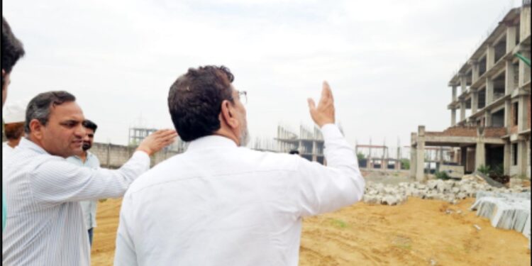 آفتاب احمد نے کیا یونانی میڈیکل کالج کا معائنہ  ایک سال میں کام مکمل کر لیا جائے گا : آفتاب احمد