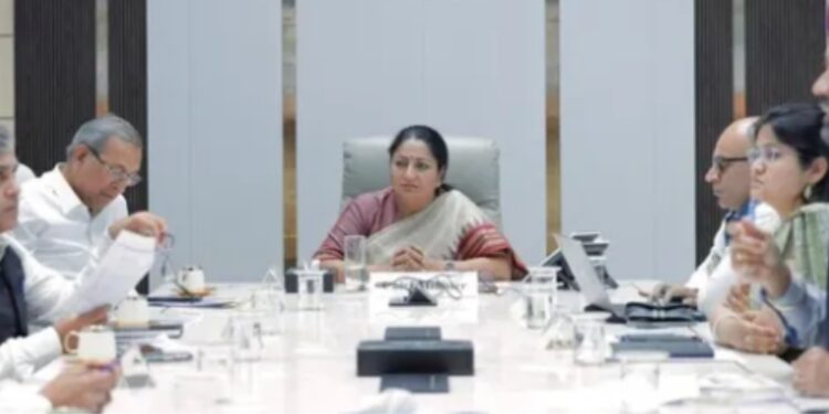 دہلی میں ترقیاتی کاموں پر وزیر اعلیٰ سخت