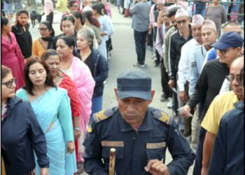 نیپال میں چھ ماہ بعد پارلیمانی انتخابات میں ووٹنگ