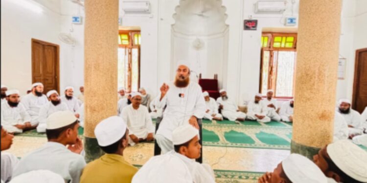 اپنے کردار اور فکر کو اعلیٰ بنانا طلبہ عزیز کے لئے نہایت ضروری: حضرت امیر شریعت