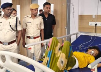 ماں نے 5 بچوں کو زہر دے کر خود بھی پی لیا زہر، دو بچوں کی حالت تشویشناک