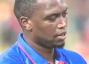 کیچ پکڑنے کی کوشش میں لونگی اینگیڈی زخمی