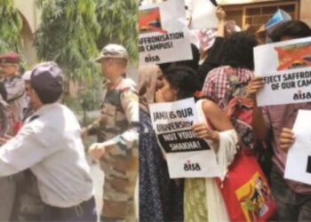 جامعہ ملیہ اسلامیہ یونیورسٹی کو آر ایس ایس کی ذد  سے نکالنے کے لیے  طلبا نے لگائے ’گو بیک‘ کے نعرے