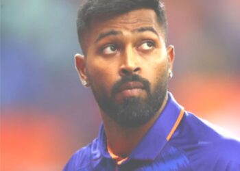 سست اوور ریٹ: ممبئی انڈینز کے کپتان ہاردک پانڈیا پر 12 لاکھ روپے جرمانہ