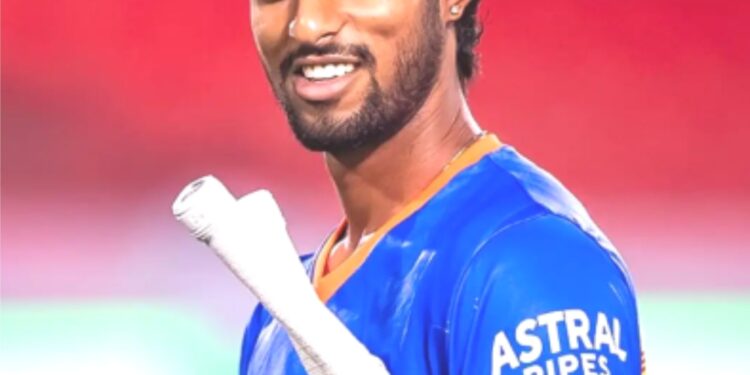 پانچویں نمبربلے بازی کرتے ہوئے تلک ورما کی شاندار سنچری