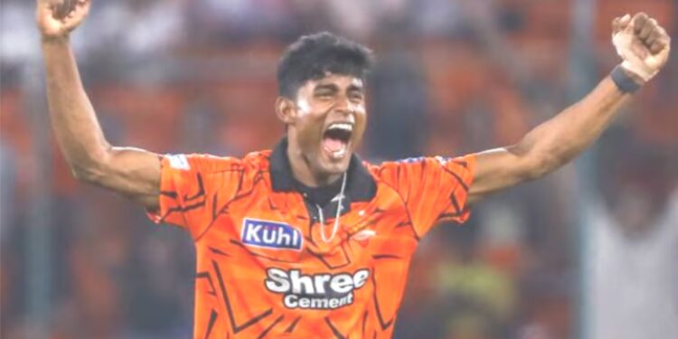 ثاقب حسین کی پہلے ا نڈین پریمیر لیگ میچ میں چوتھی سب سے اچھی بالنگ