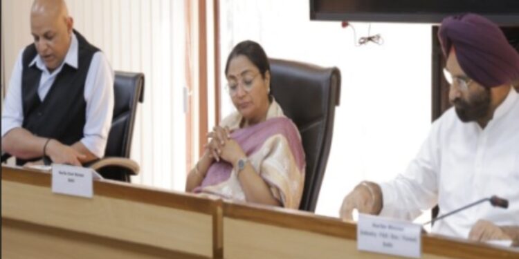 شدید گرمی سے مزدوروں کو سرکاری راحت، 1سے 4 بجے تک نہیں کریں گے کام