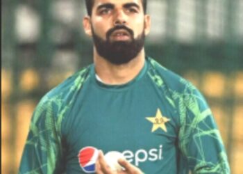 شاداب خان کا بڑا فیصلہ: ٹاس جیت کر پشاور زلمی کو پہلے بیٹنگ کی دعوت دے دی