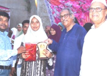 اردو زبان پڑھ کر بھی طلبہ زندگی کے مختلف میدان میں نمایا ں کامیابی حاصل کر رہے ہیں: صفدر امام قادری