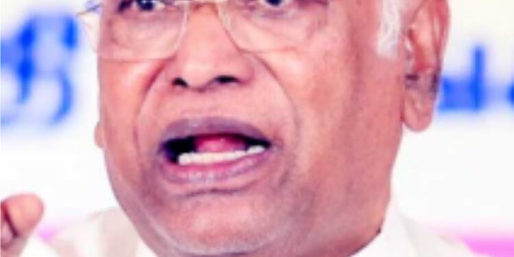 کانگریس صدرملکارجن کھڑگے کو الیکشن کمیشن کا نوٹس