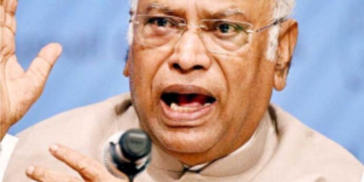 کھڑگے نے مودی کو خط لکھ کر خواتین ریزرویشن اور حدبندی پر اٹھائے سوال