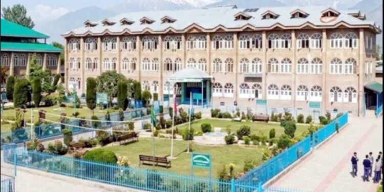 معروف تعلیمی ادارے جامعہ سراج العلوم کو کردیا گیاسیل