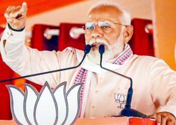 وزیر اعظم مودی نے سول سروسز ڈے پر سرکاری ملازمین کو مبارکباد دی اور پٹاخہ فیکٹری حادثے پر دکھ کا اظہار کیا