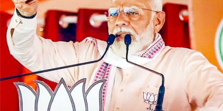 وزیر اعظم مودی نے سول سروسز ڈے پر سرکاری ملازمین کو مبارکباد دی اور پٹاخہ فیکٹری حادثے پر دکھ کا اظہار کیا