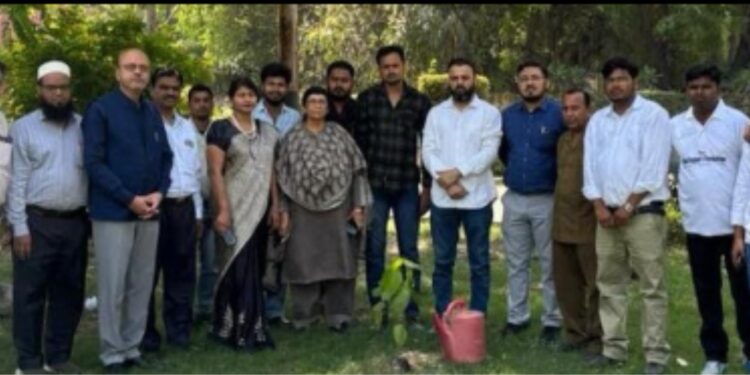 اے ایم یو میں ’یومِ ارض‘ کے موقع پر شجرکاری اور بیداری مہمات کا اہتمام