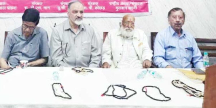 اپنے پاؤں پر کھڑا ہونا زندگی کا راز ہے: ڈاکٹر ایس فاروق