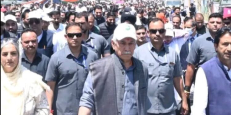 لیفٹنٹ گورنر اننت ناگ پد یاترا میں شامل