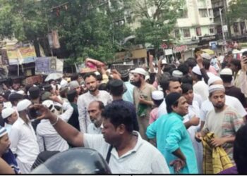 کولکتہ میں سڑک پر نماز جمعہ پر پولیس کارروائی