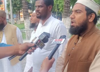 مولانا توصیف رضا مظہری کو انصاف دلانے کے لیے ڈی ایم کشن گنج کو پیش کیا گیا میمورنڈم