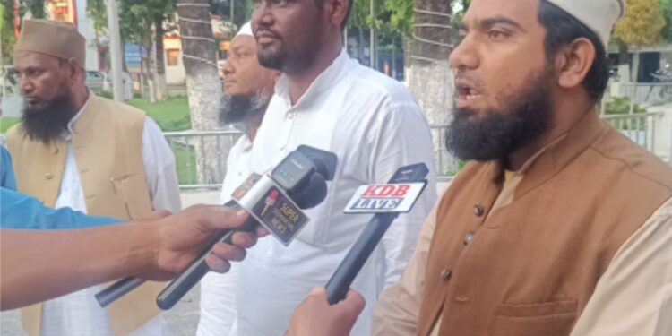 مولانا توصیف رضا مظہری کو انصاف دلانے کے لیے ڈی ایم کشن گنج کو پیش کیا گیا میمورنڈم