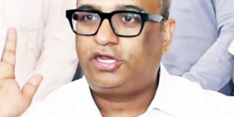 بھڑک اٹھایپر لیک اسکینڈل تنازع