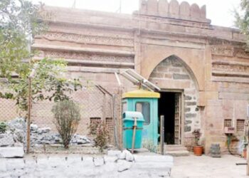 جمعےکی نمازکے دوران ’کمال مولا مسجد‘ کو مندر قراردیا
