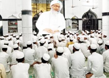 طلبہ کو نمازوں کی پابندی اور باوضو رہنے کی تلقین