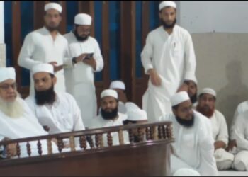 طلبہ اپنے اساتذہ،  کتابوں اور علم کے تمام ذرائع کا احترام کریں