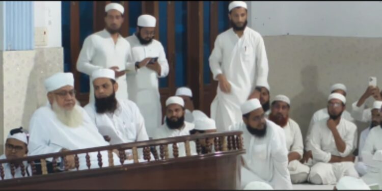 طلبہ اپنے اساتذہ، کتابوں اور علم کے تمام ذرائع کا احترام کریں