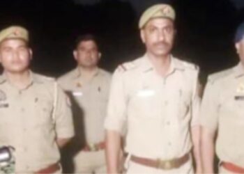 اسلحہ بر آمد کرانے گئے بد معاش نے پولیس ٹیم پر فائر نگ کی