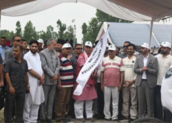 نشہ مکت جموں کشمیر ابھیان : لیفٹیننٹ گورنر پلوامہ میں مہم میں شامل