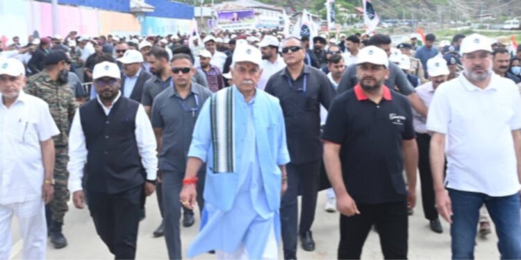 نشہ مکت جموں کشمیر بھیان کپواڑہ پہنچ گئی ، لیفٹنٹ گورنر مہم میں شامل