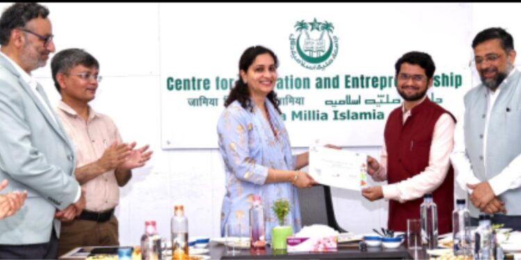 جامعہ ملیہ اسلامیہ پرودھان منتری وراثت کا سموردھن اسکیم کے  تحت 450خواتین کو قیادت اور انٹرپرینورشپ میں تربیت فراہم کرے گا